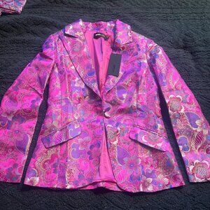 New with tags woman’s suit. Size L